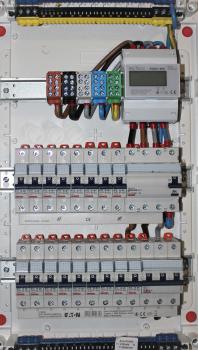 ABB Striebel & John Unterverteilung 3-reihig, unter Putz, bestückt mit: 1 Fi und 20 LS B 16 A 1-polig + Drehstromzähler